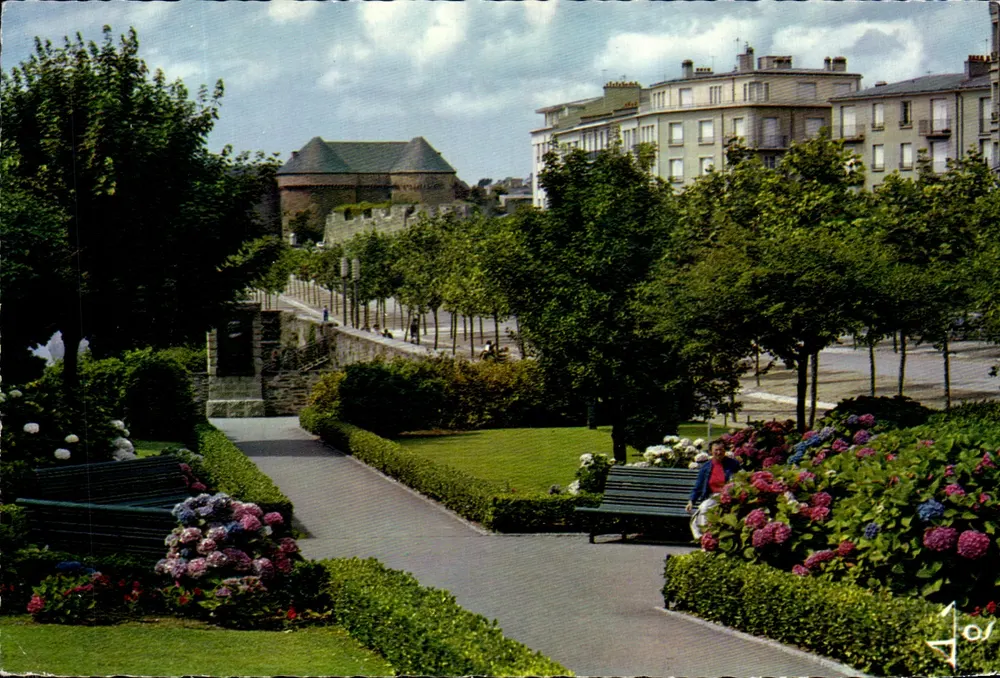 Brest (Finistère) — Le Cours d'Ajot und das Schloss — Iris Jos - Vorderseite