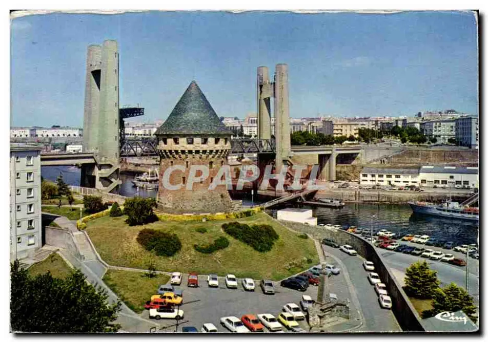Brest (Nord-Finistère) — La Tour Tanguy et le Pont de Recouvrance — Imprimeur Combier - Vorderseite