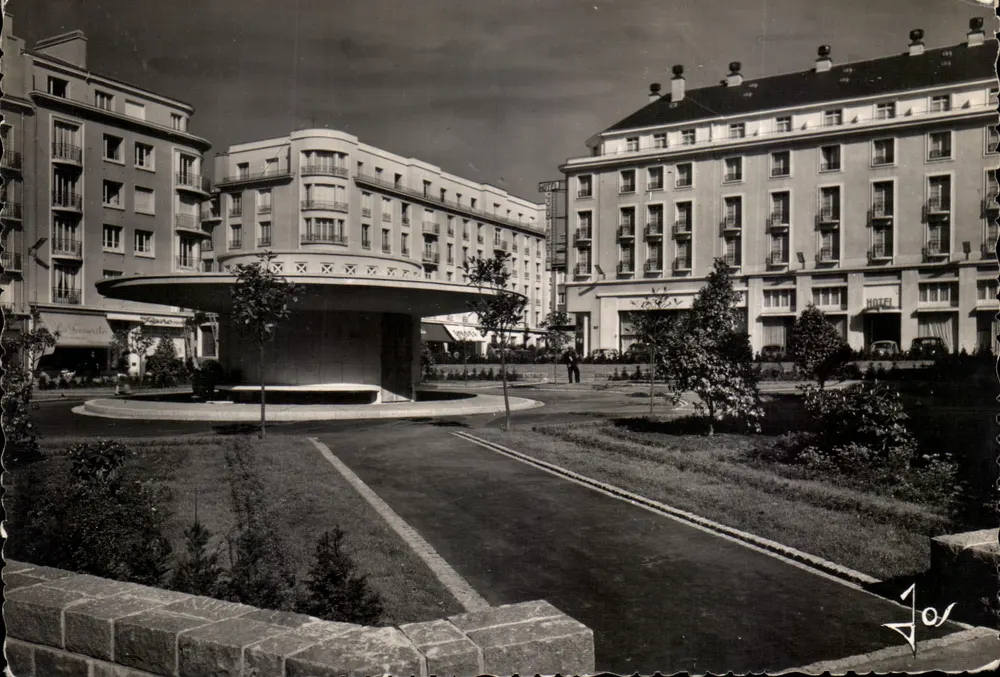 Brest (Finistère) - Der Platz der Tour d'Auvergne und das Hotel Continental — Éditions d'Art JOs, n° 1429 - Vorderseite