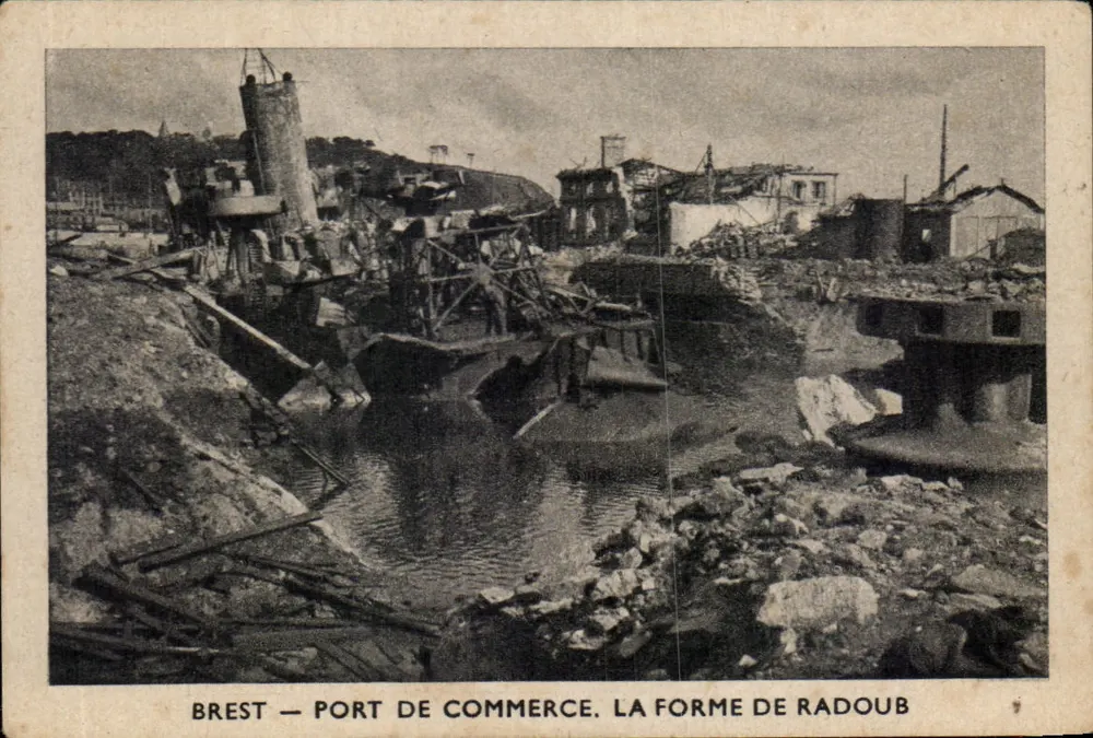 Brest — Porto de Comércio. A forma de Radoub - Frente
