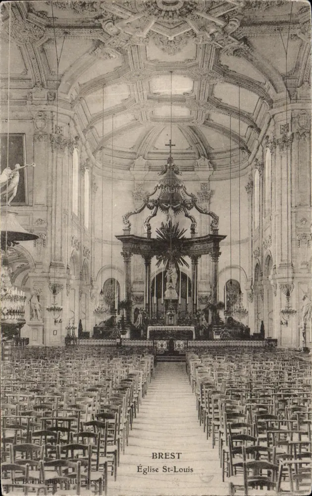 Interior da Igreja de São Luís em Brest — R. Boetherphot, editor, Brest - Frente