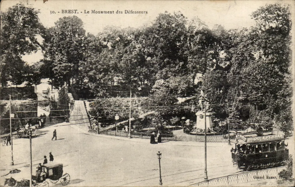 BREST - O Monumento dos Defensores — Grand Exar, Brest, n°30 - Frente