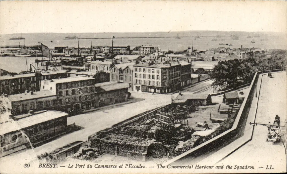 BREST — O Porto do Comércio e a Esquadra — The Commercial Harbour and the Squadron — LL. — N° 39 - Frente