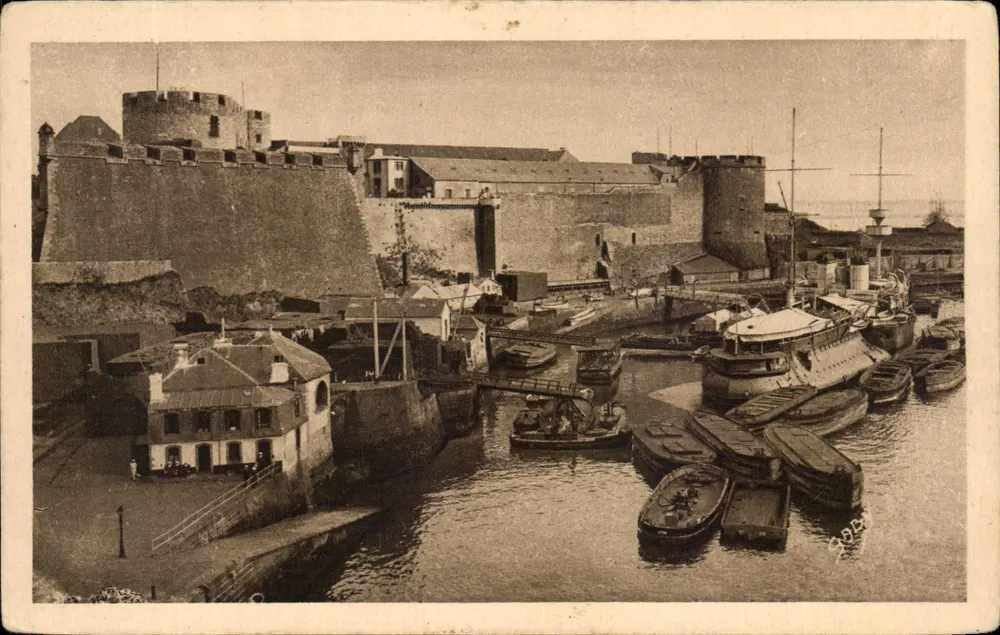 Brest - O Castelo — vista do porto e das fortificações — G. Arraud, editor, Nantes - Frente