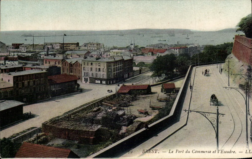 BREST — Il Porto del Commercio e la Squadra — LL - Recto