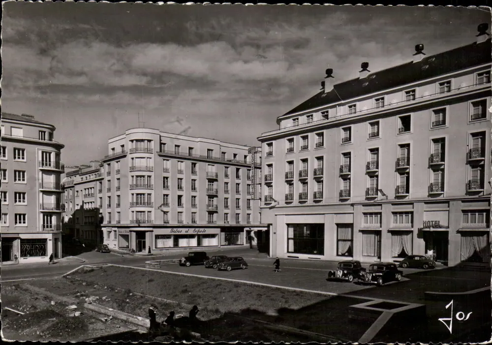 Brest (Finistère) — Die Place de la Tour d'Auvergne und das Hotel Continental — Éditions d'Art JOS - Vorderseite