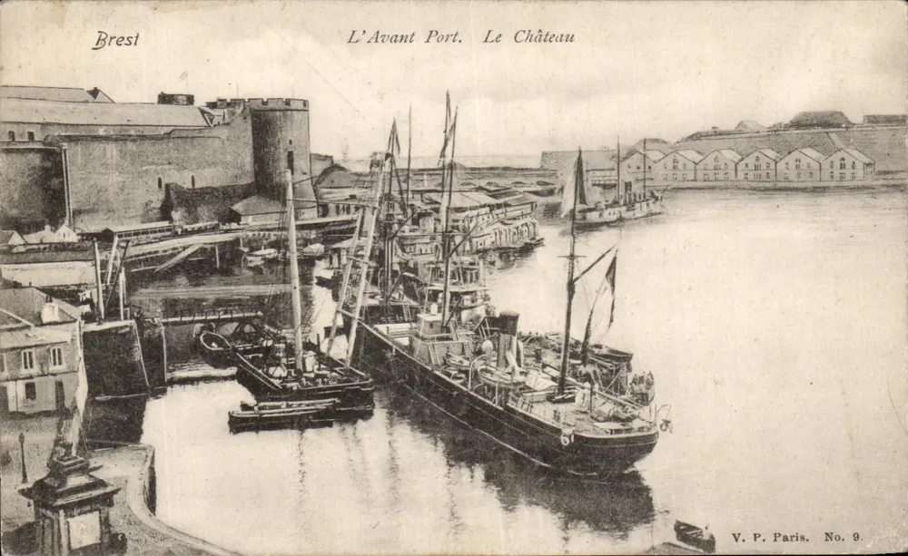 Brest — Der Vorderhafen. Das Schloss — V. P. Paris. Nr. 9 - Vorderseite