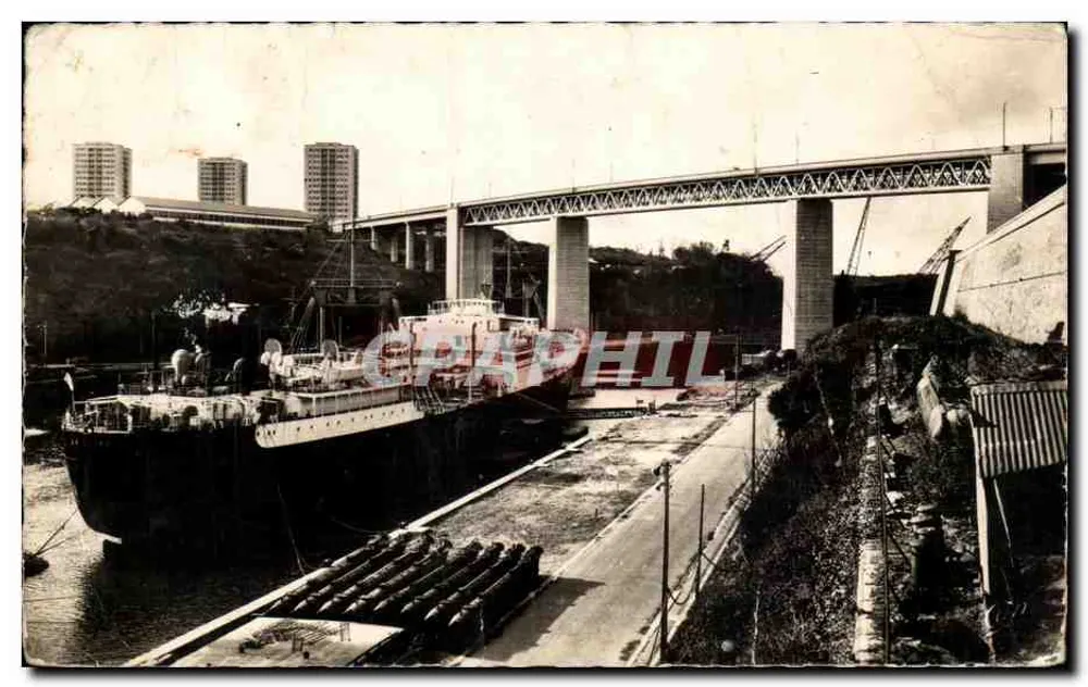Brest - O Ponte de l'Harteloire — vista de construção com barco — Réal-Photo n°210 - Frente