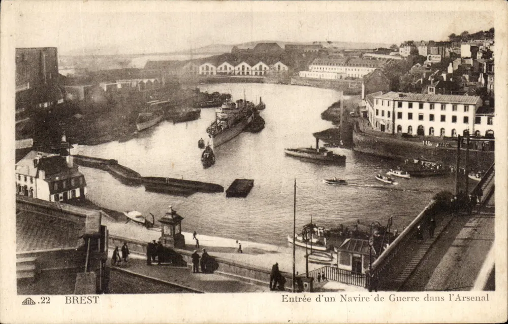 Brest — Eintritt eines Kriegsschiffes in die Werft — Maison Brest Edition n°22 - Vorderseite