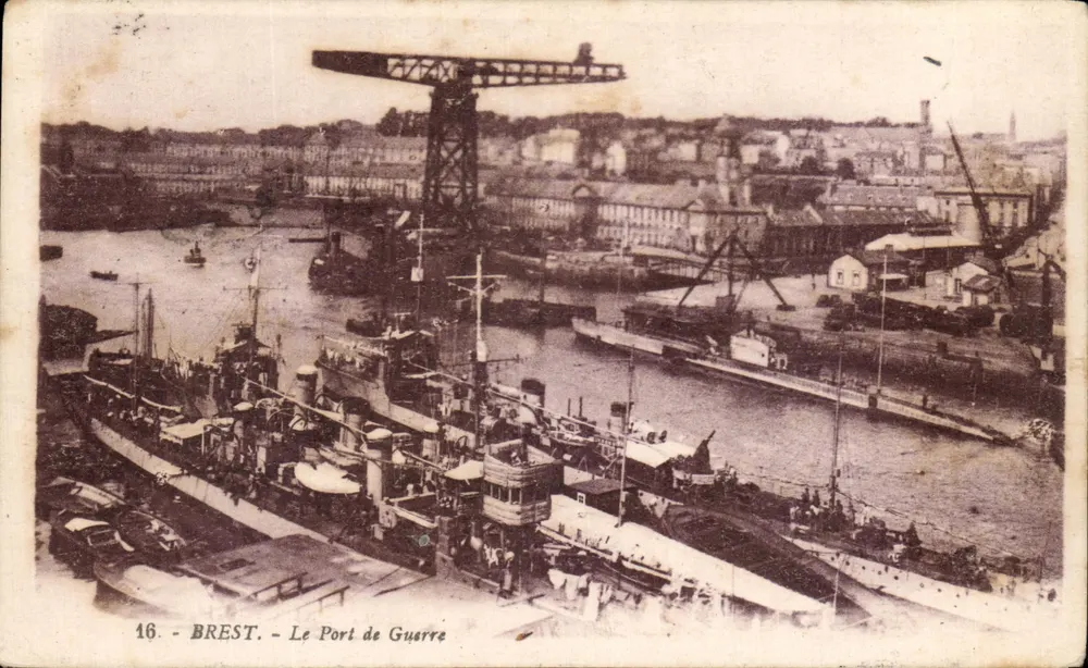 BREST - O Porto de Guerra — G. Artinud, editor, N°16 - Frente