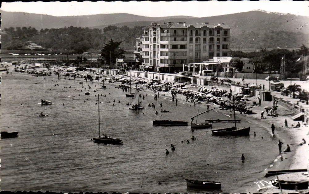 Le Lavandou (Var) — A Praia — Coleção Pellegrin, Edições Cimiez - Frente