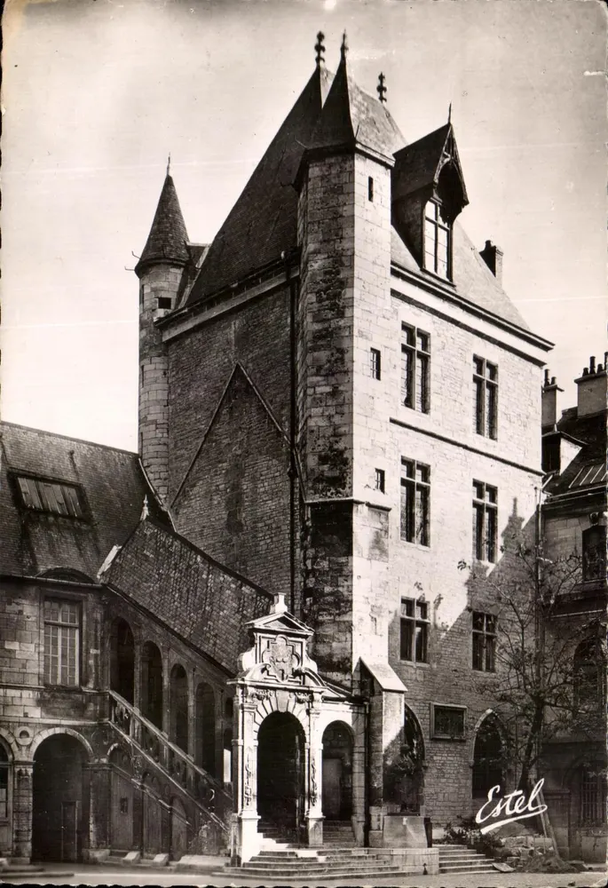 Dijon — Palais des Ducs de Bourgogne. Tour de Bar — Éditeur Estel, n° 607 - Frente