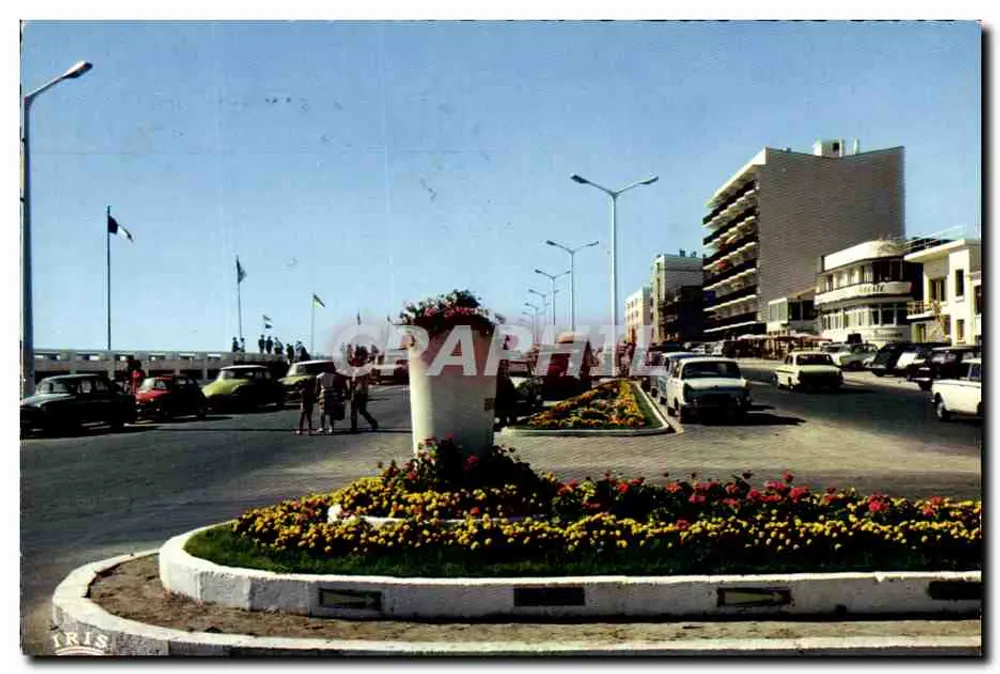 Zentralplatz mit blühendem Kreisverkehr — Saint-Jean-de-Monts — Editions Modernes & Théodac - Vorderseite