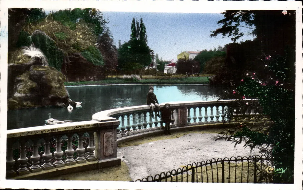 Montélimar (Drôme) — A Terrasse do Jardim — Foto G. Magon - Frente