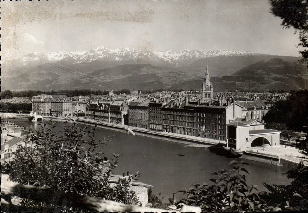 Grenoble — Vista geral e a cadeia de Belledonne — Edição La Cigogne, Grenoble - Frente