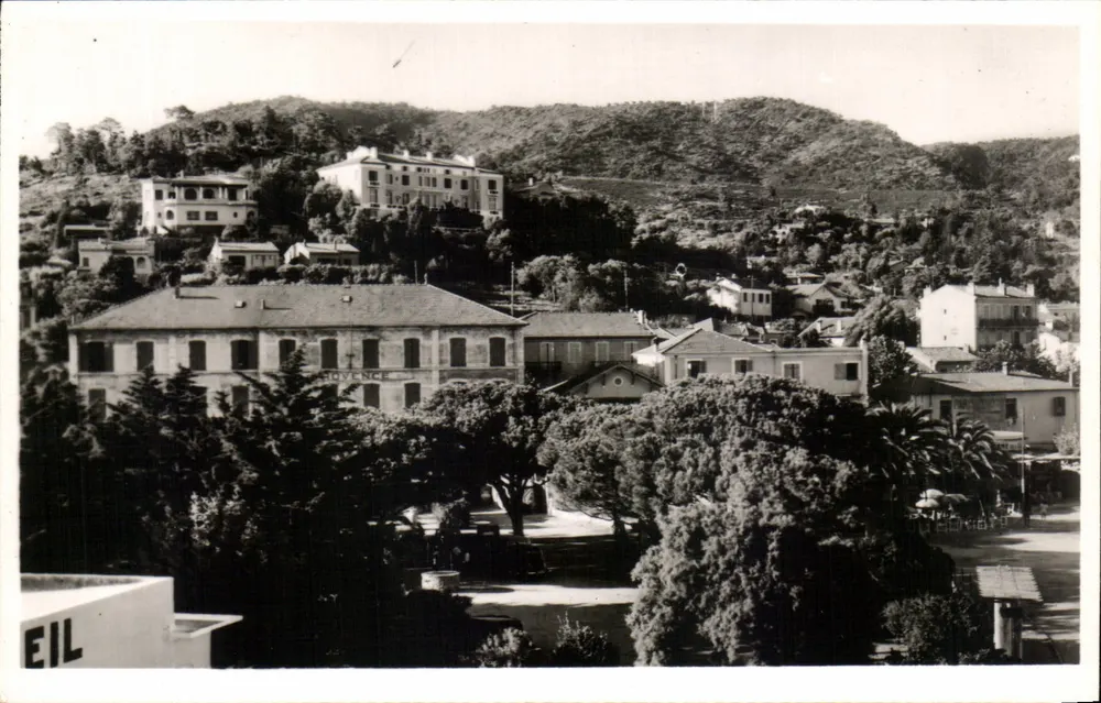 Le Lavandou — Das Hotel de Provence und die Villas — Edit. Pissot - Vorderseite