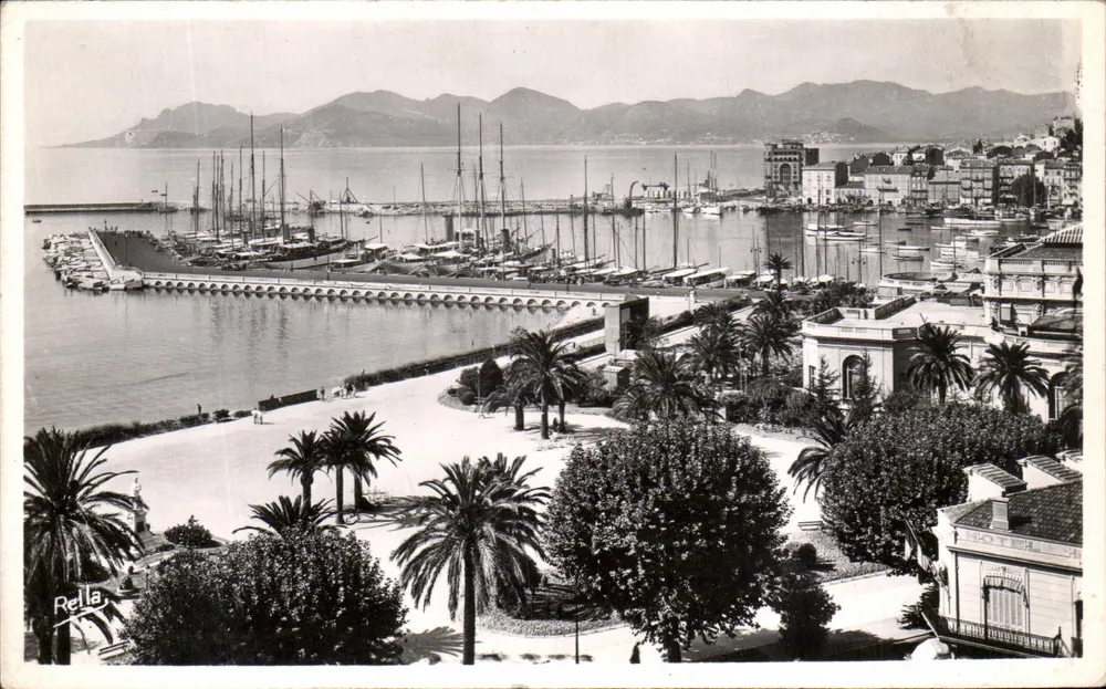 Cannes - Der Hafen und der Estérel — Editions BELLA, n° 2150 - Vorderseite