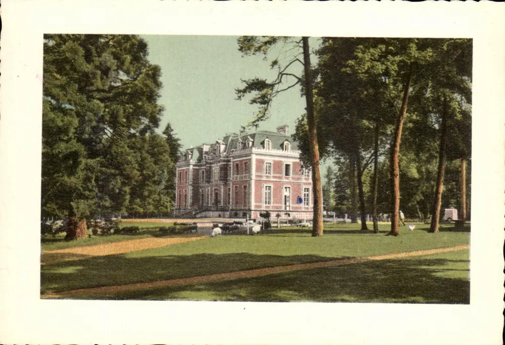 Castelo de Biozat — Casa de repouso A. Fourny — Aiqueperse - Frente