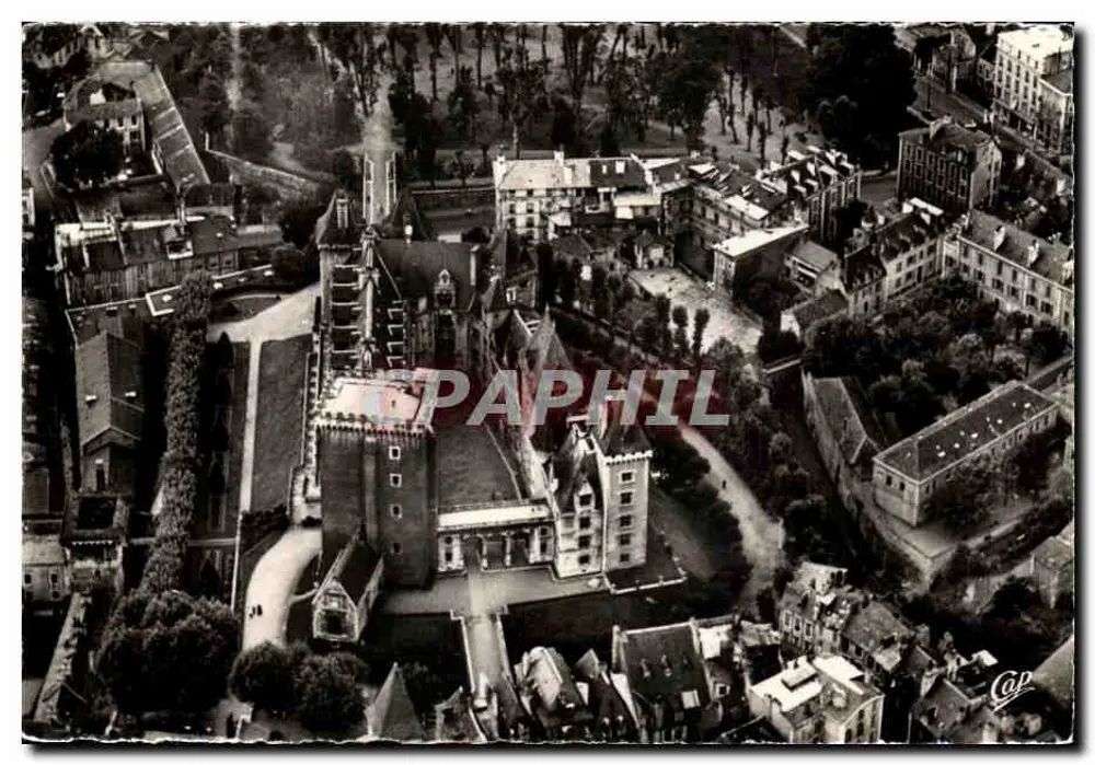 Pau - Visão aérea - O Castelo — (Cliché Robert Durandaud) — Cie des Arts Photomécaniques, Pau (155) - Frente