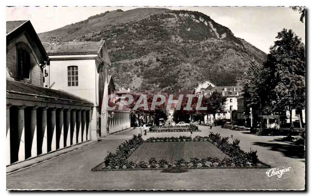 Blühende Parterres vor dem Thermalbad — Luchon — Éditions Chegjac - Vorderseite