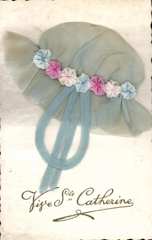 Chapéu de bebê decorado com flores — Vive Sainte Catherine — Editor La Rose - Frente