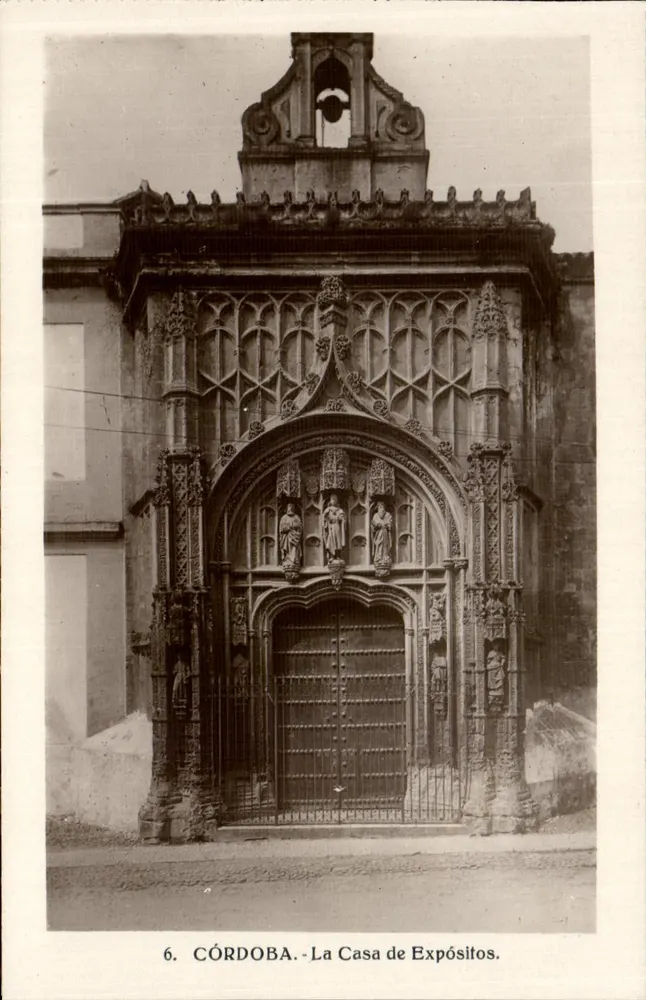 Córdoba - A Casa de Expósitos — porta gótica ornada de estátuas — editor desconhecido, n°6 - Frente