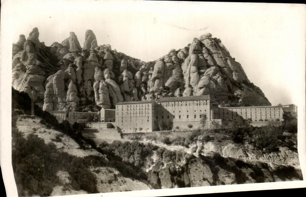Montserrat — der Heiligtum von der Straße San Miguel aus — Foto Dom Rip3, N.º 503 - Vorderseite