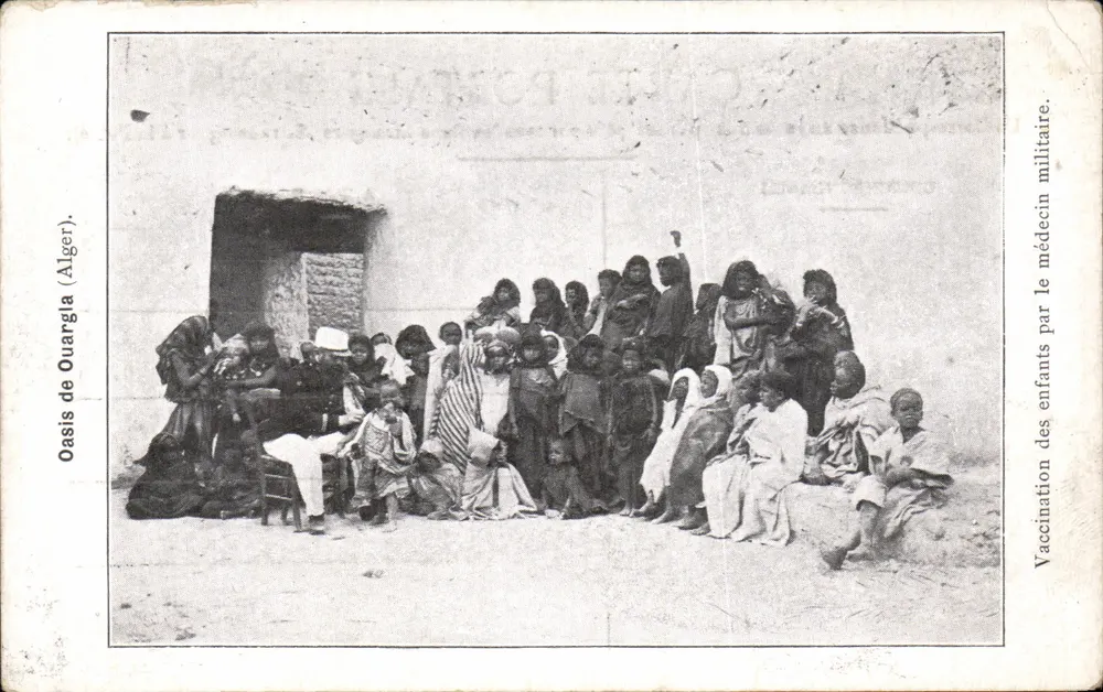 Oase von Ouargla (Algerien) — Impfung von Kindern durch den Militärarzt — kein Verlag oder Nummer sichtbar - Vorderseite