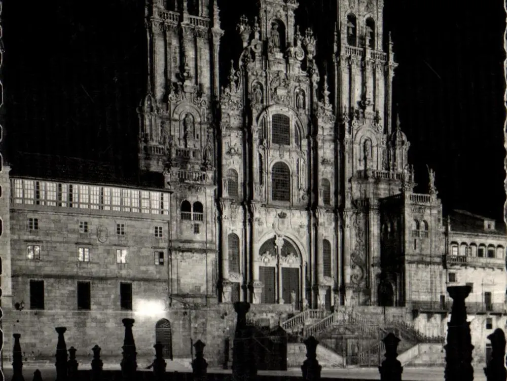 SANTIAGO DE COMPOSTELA — Beleuchtete Kathedrale — Éditions García García, n°105 - Vorderseite