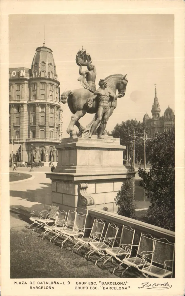 Plaza de Cataluña — estatua do grupo escultórico "Barcelona" — Zerkowski - Frente
