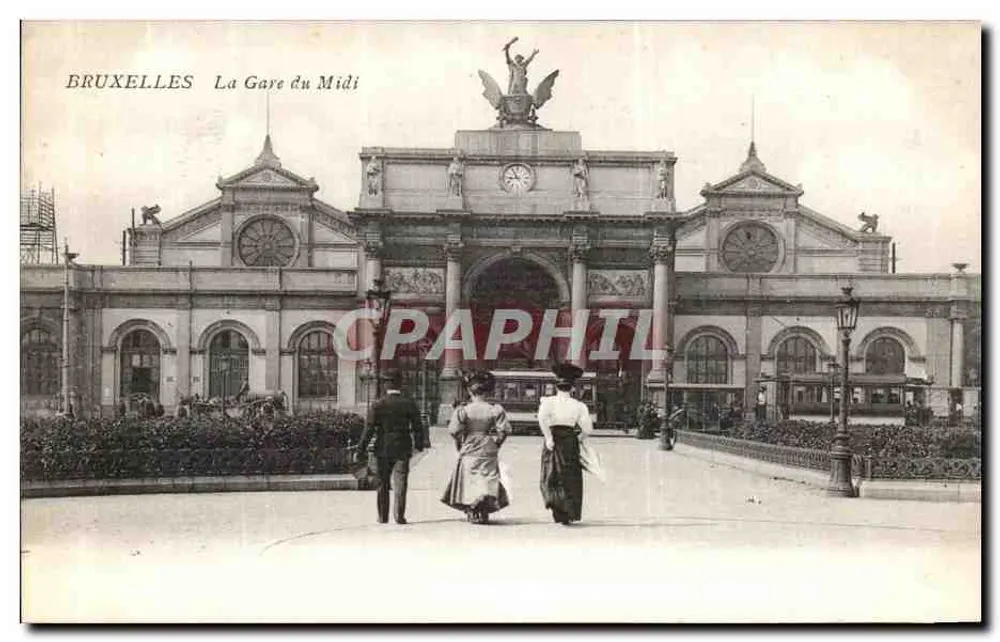 Bruxelas - A Estação do Meio-Dia — visão do edifício com estátua alada e dois passageiros — editor não visível - Frente