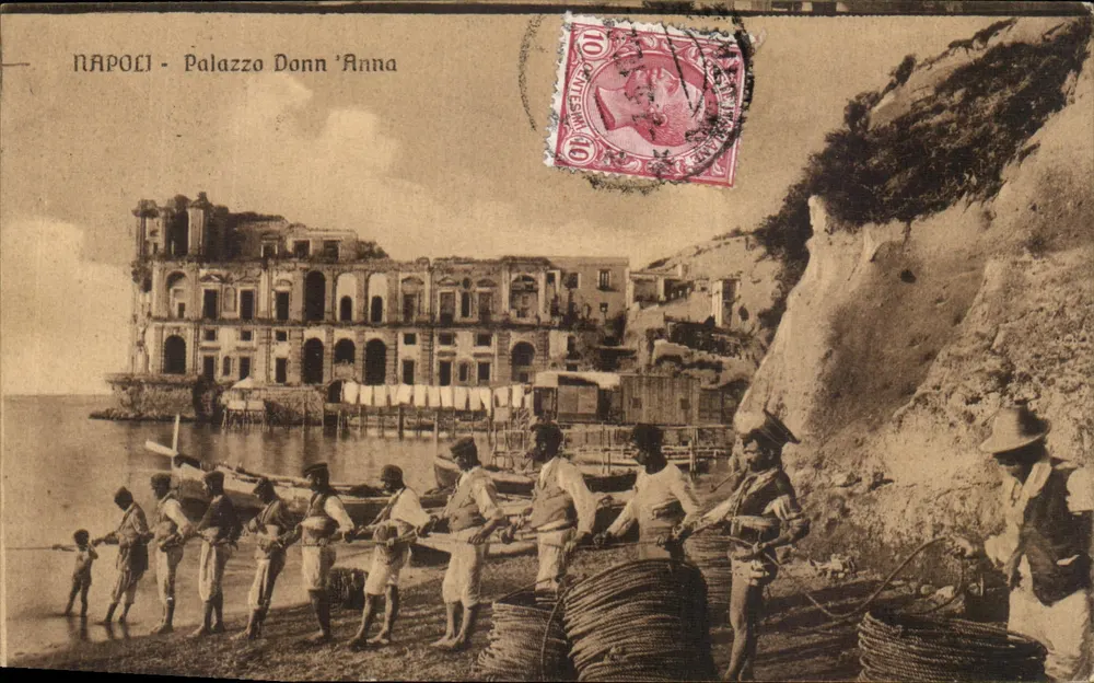 NAPOLI - Palazzo Donn'Anna — vue du port avec pêcheurs — éditeur non identifié - Recto