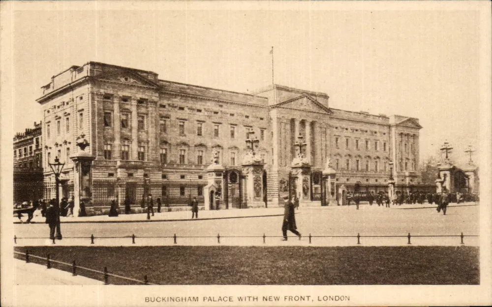 Palácio de Buckingham com nova fachada, Londres — Gordon Smith, 15 Strond Green Road, N. 18A - Frente