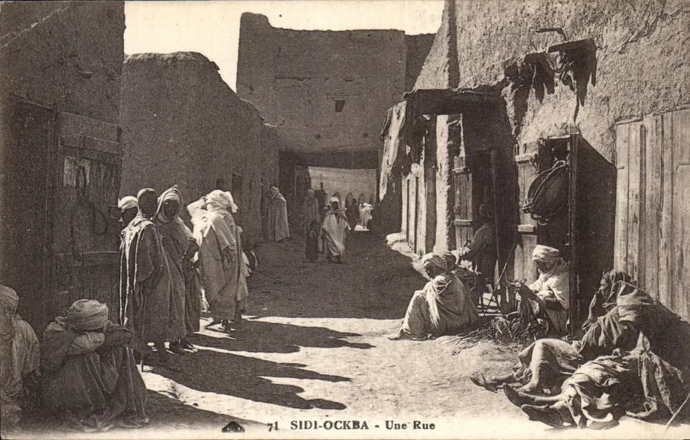 Sidi-Ockba — Uma Rua — Série 71, editada pela Cie Alsacienne des Arts Photographiques - Frente