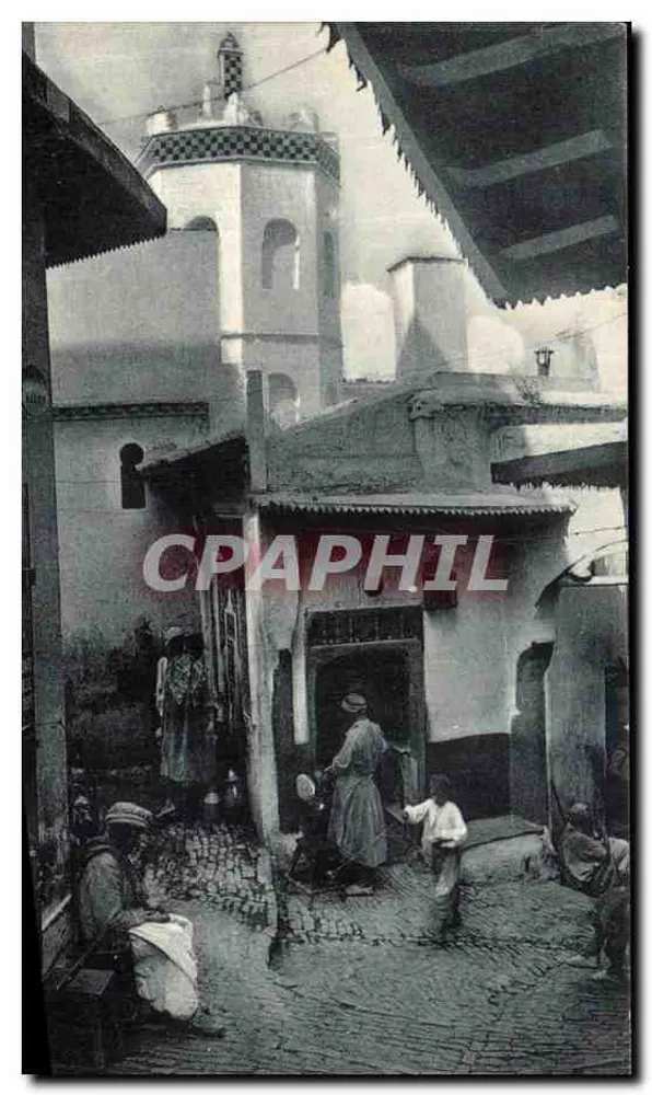 Rua estreita com minarete — Marrocos — editor não visível - Frente