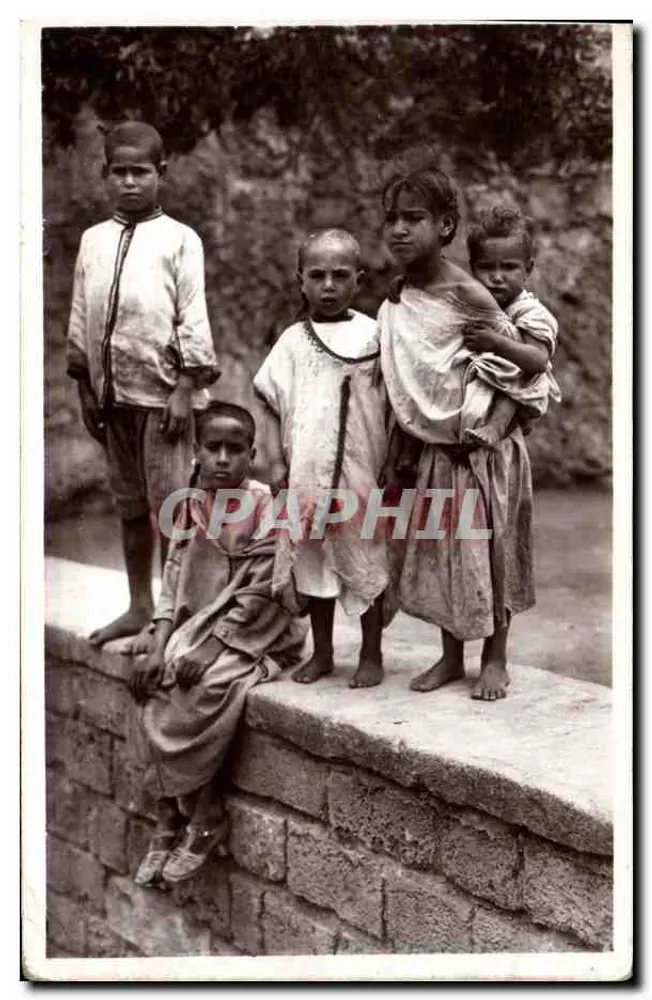 Groupe d'enfants arabes — Algérie — Édition la Gigogne, 20 boulevard Carnot, Alger - Recto