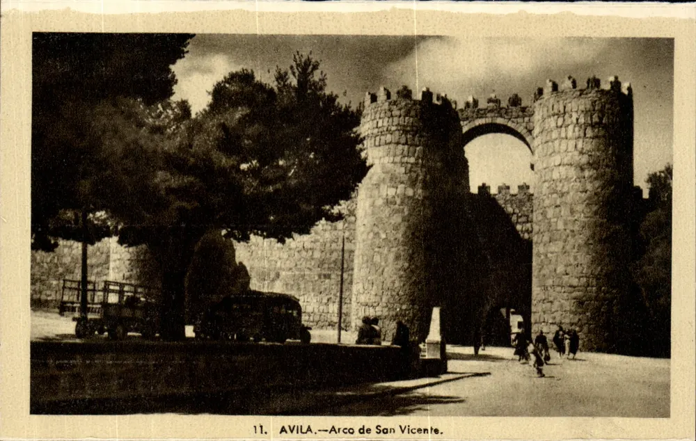 Avila — Arco de San Vicente — Holotipia Artística Española, Madrid - Frente