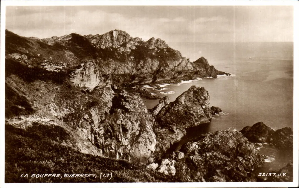 La Gouffre, Guernsey — vista da costa rochosa — J.V. n°32137 - Frente