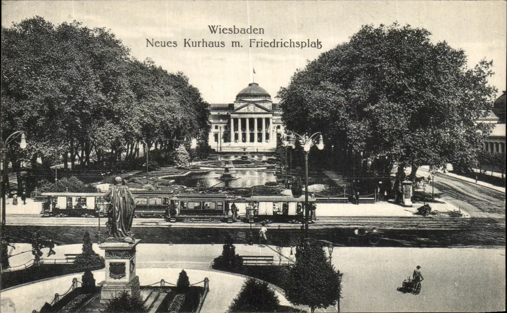 Wiesbaden — Neues Kurhaus mit Friedrichsplatz — Verlag unbekannt, Seriennummer nicht sichtbar - Vorderseite