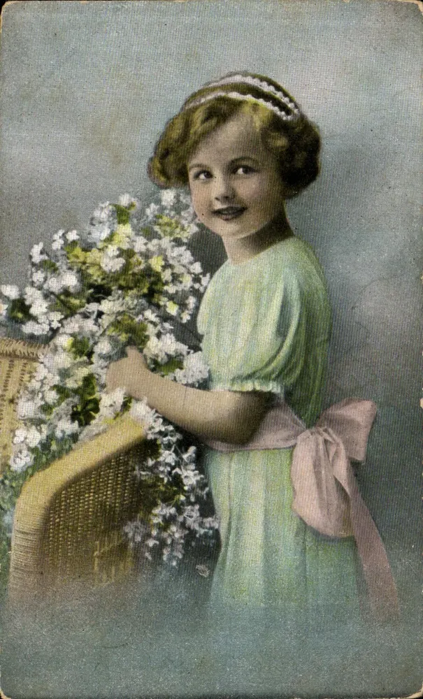 Menina com um cesto de flores — Impressa na Alemanha — Série 1122 - Frente