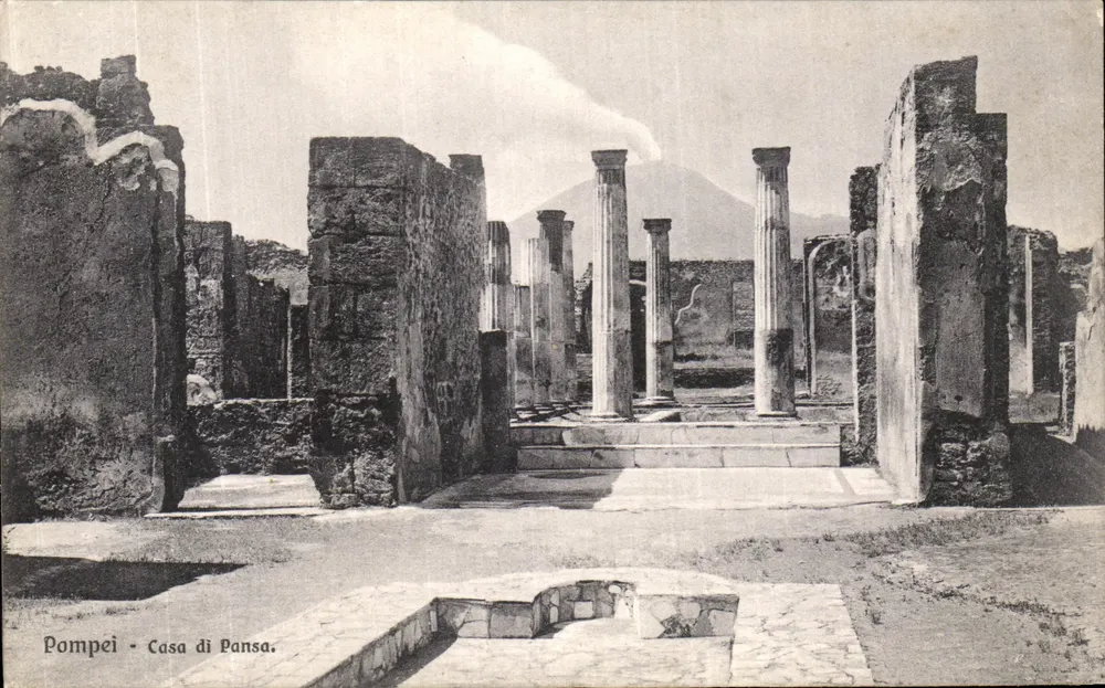Pompeia - Casa di Lansa — vista das ruínas com colunas e montanha em segundo plano — editor Grand Hôtel Suisse, n°52 - Frente