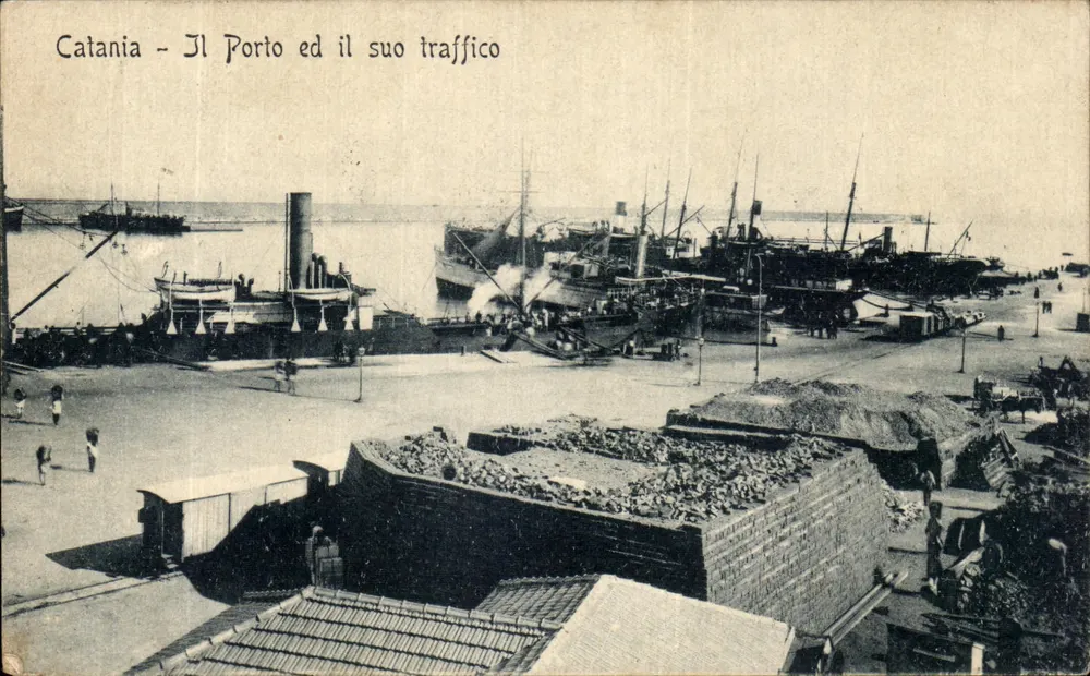 Catania — Der Hafen und sein Verkehr — Unbekannter Verlag, Seriennummer nicht sichtbar - Vorderseite