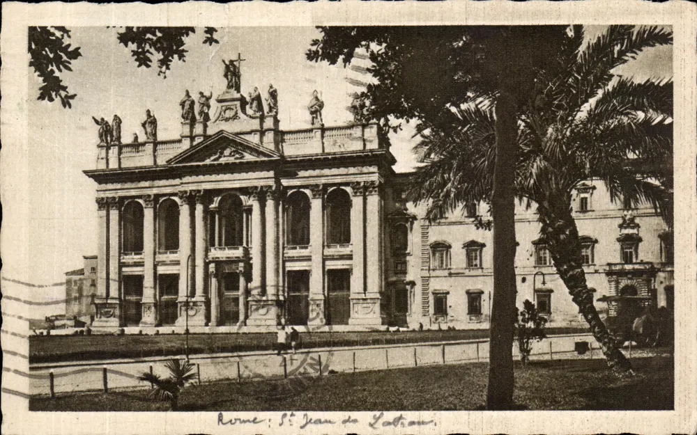 Roma: San Giovanni in Laterano — fachada clásica con estatuas y palmeras — editor Propriété artistique italienne, n° 4587-5 - Anverso