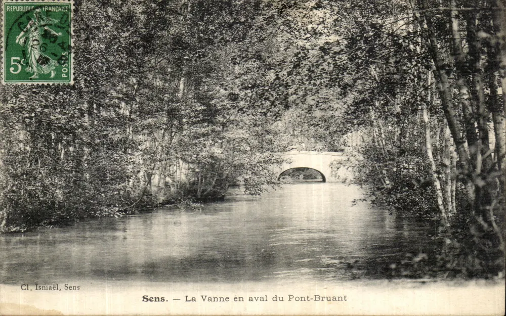 Sens — A Vanne abaixo do Pont-Bruant — Cl. Isniaël, Sens - Frente