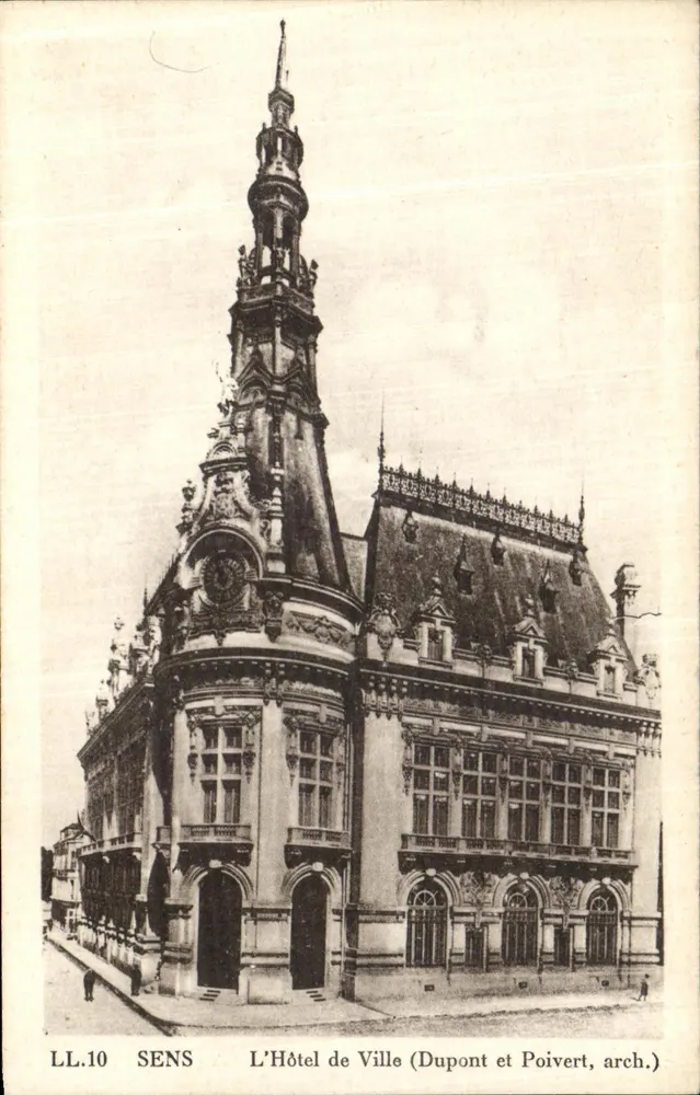 Sens — O Hotel de Ville (Dupont e Poivert, arq.) - Frente