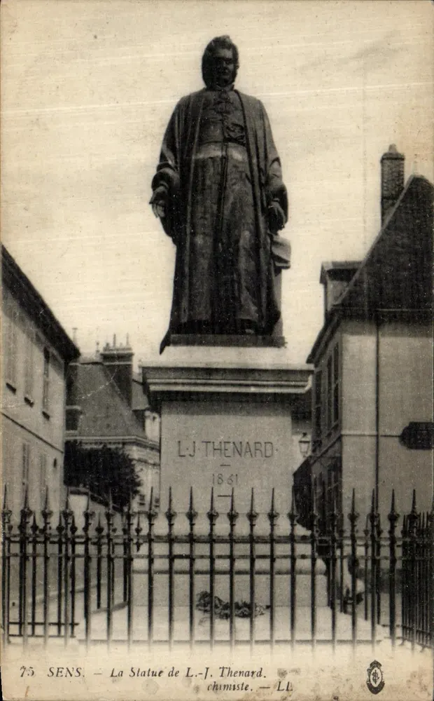 Sens — A Estátua de L.-J. Thenard, químico — L.J. Thenard — 1861 - Frente