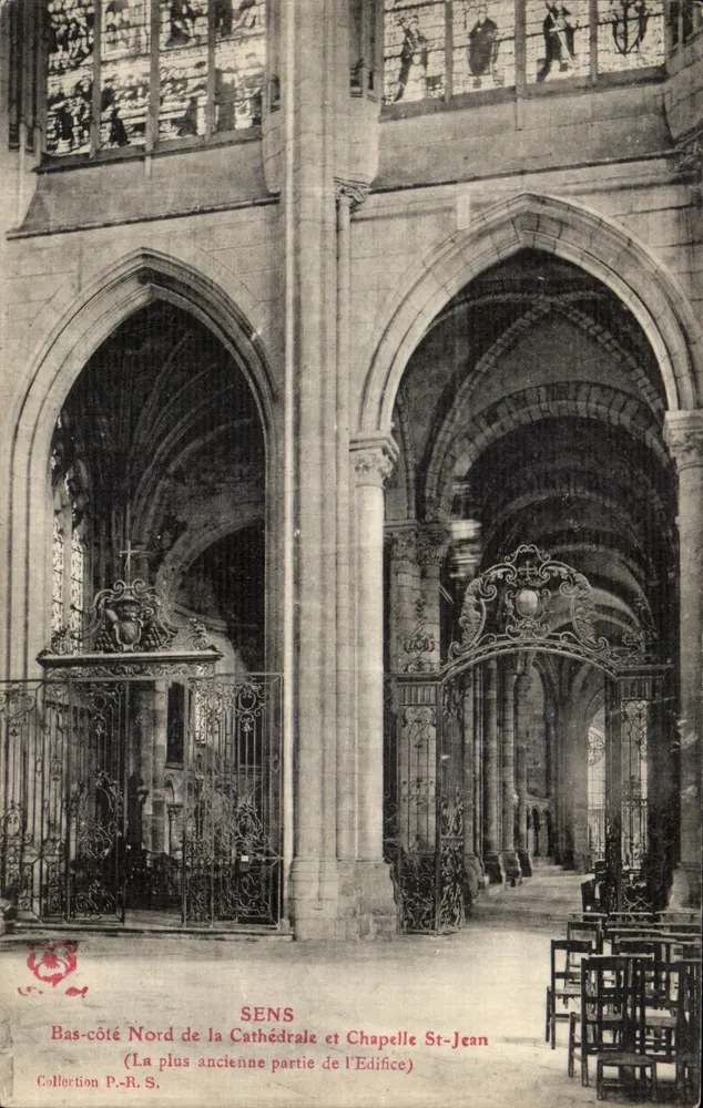 Sens — Nordseite der Kathedrale und Kapelle St-Jean (ältester Teil des Gebäudes) — Collection P.-R. S. - Vorderseite