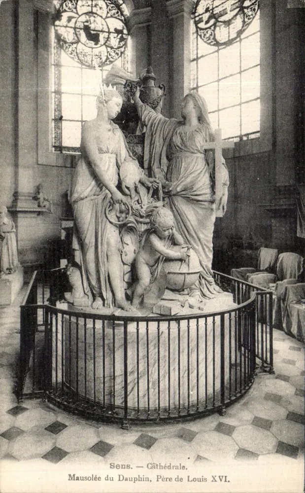 Sens — Kathedrale. Mausoleum des Dauphins, Vater von Ludwig XVI. - Vorderseite