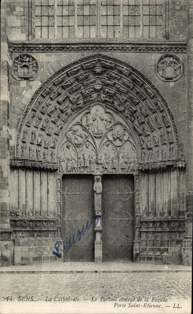 Sens — Die Kathedrale — Das zentrale Portal der Fassade Porte Saint-Etienne — LL. - Vorderseite