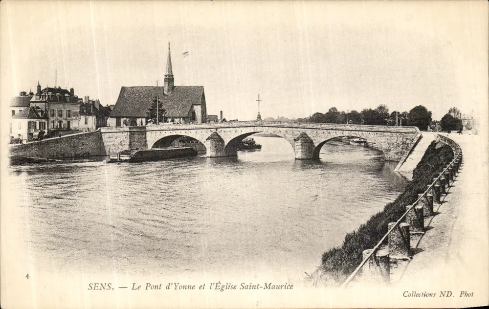 SENS — Der Yonne-Brücke und die Kirche Saint-Maurice — Collections ND. Phot - Vorderseite